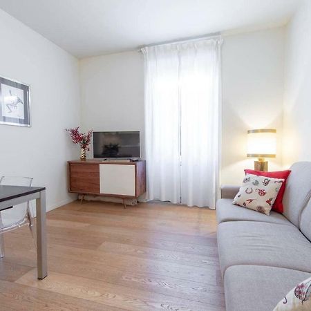 Joivy 1Br Apt In Isola With Stunning View To Bosco Verticale Mediolan Zewnętrze zdjęcie