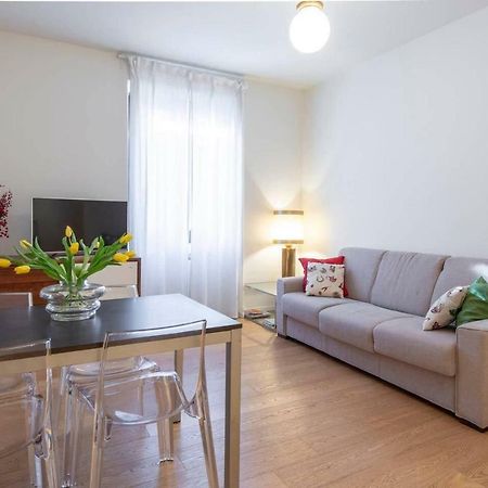 Joivy 1Br Apt In Isola With Stunning View To Bosco Verticale Mediolan Zewnętrze zdjęcie